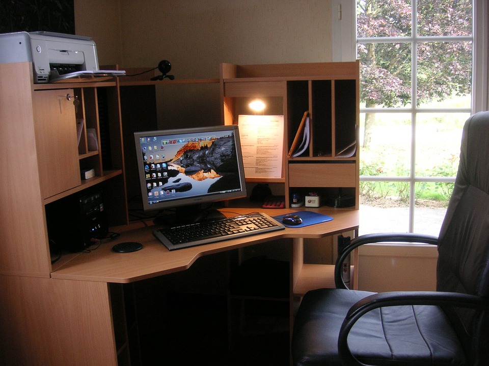 Warum ein PC-Schreibtisch die beste Wahl für dein Heimbüro ist