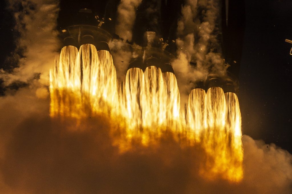 Der Satellit von SpaceX wurde entwickelt, um nach Wasser auf dem Mars zu suchen und wird mit einer Falcon 9 Rakete in die Umlaufbahn gebracht. 