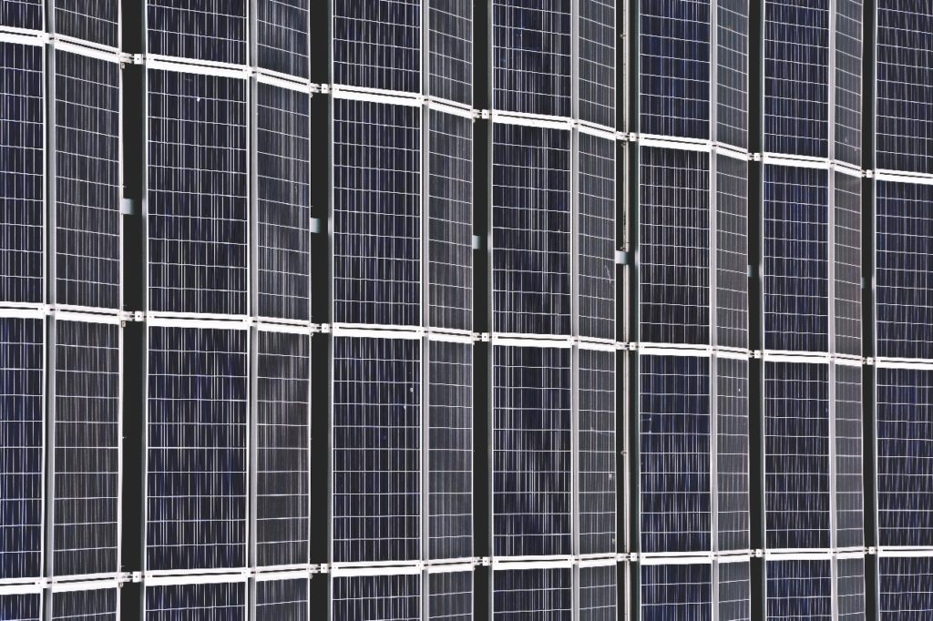 Ein Solargenerator ist ein Gerät, das Sonnenlicht in elektrische Energie umwandelt.